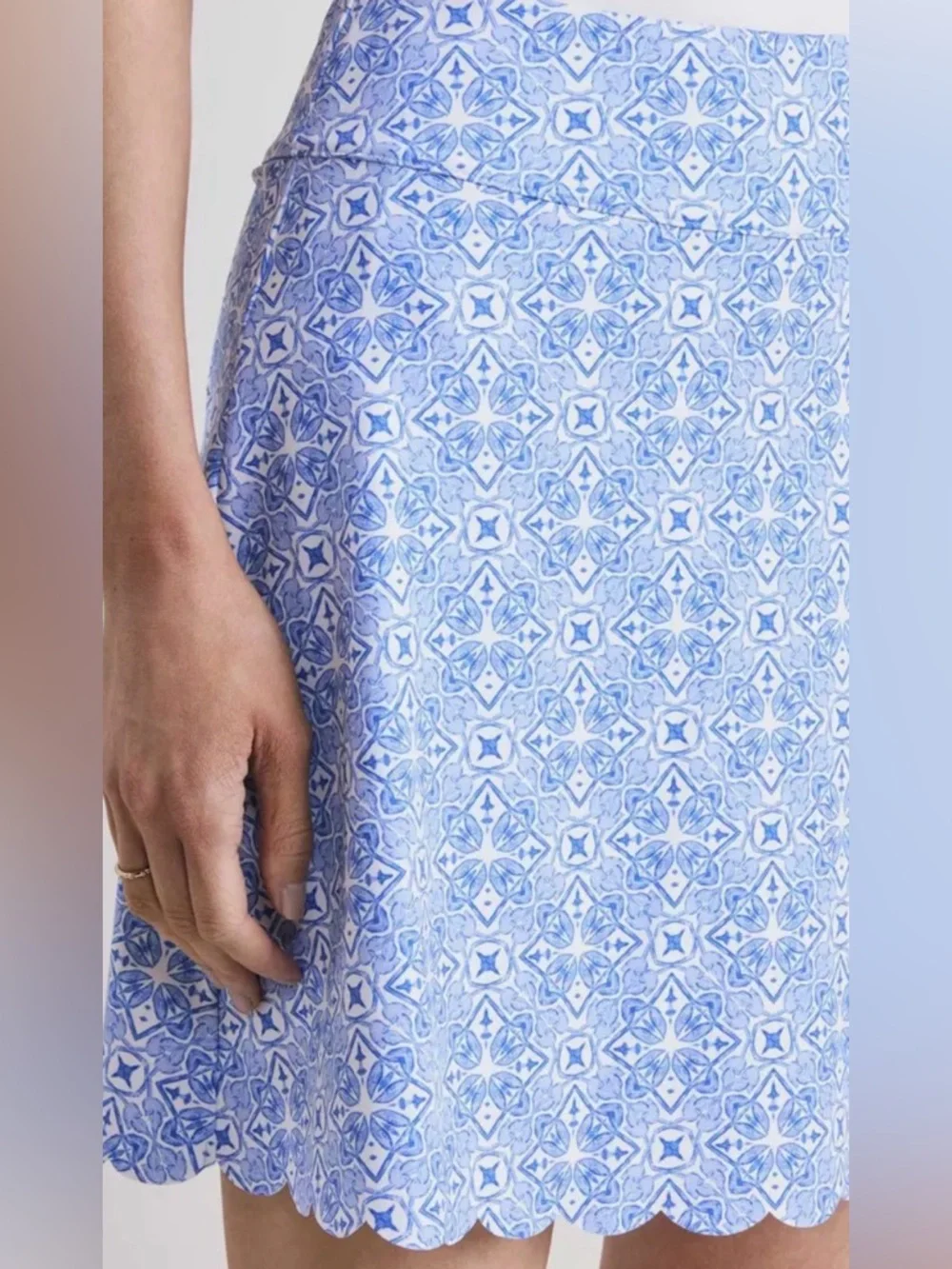 NWOT Vineyard Vines Women Performance Scallop Skort Cora Allover blue white tile - Picture 5 of 10